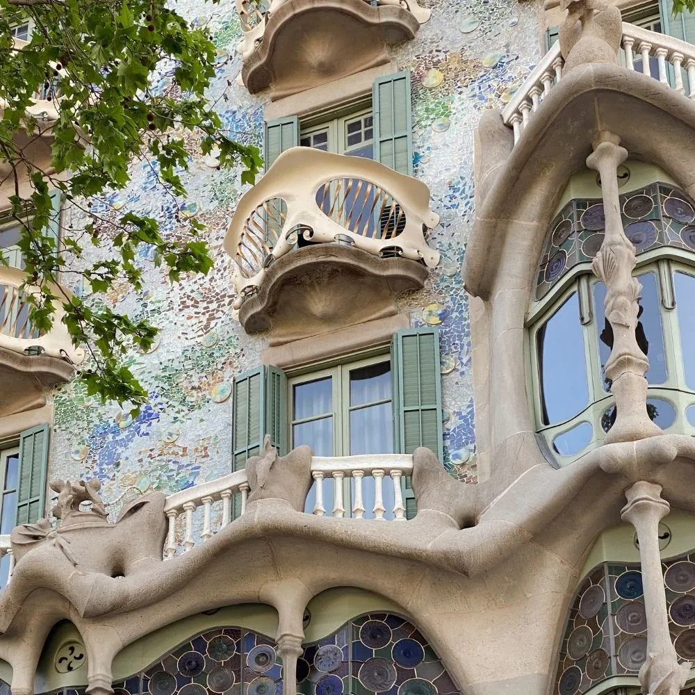 Casa Milà (La Pedrera) in Barcelona – Colorido Tours