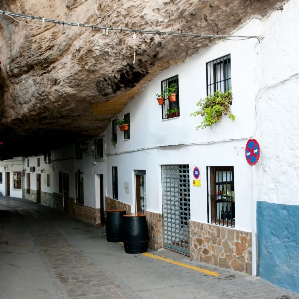 General view of Setenil de las Bodegas – Colorido Tours