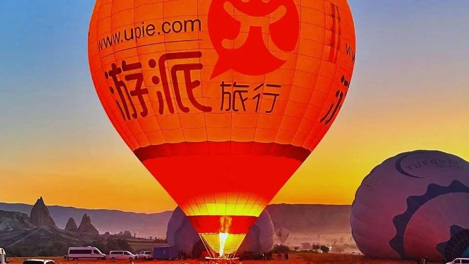 Traveler group in a themed workshop and tasting