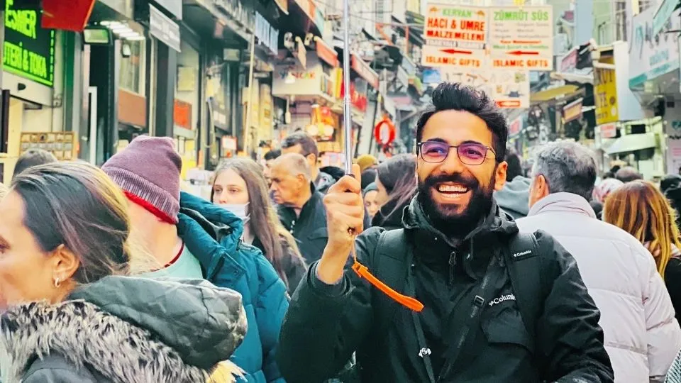 Our licensed guide in a street in Istanbul – Colorido Tours