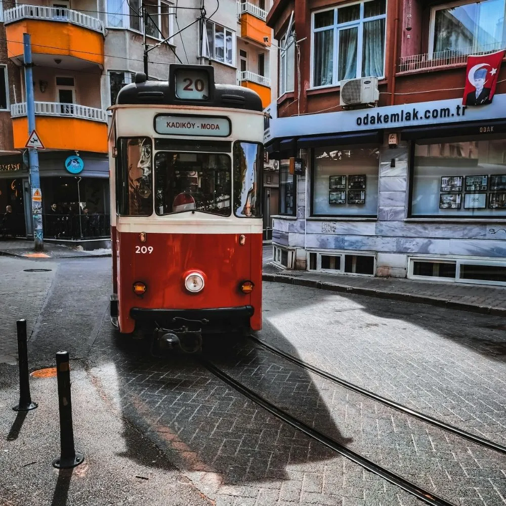 El tranvía histórico de Moda, en Kadıköy – Colorido Tours