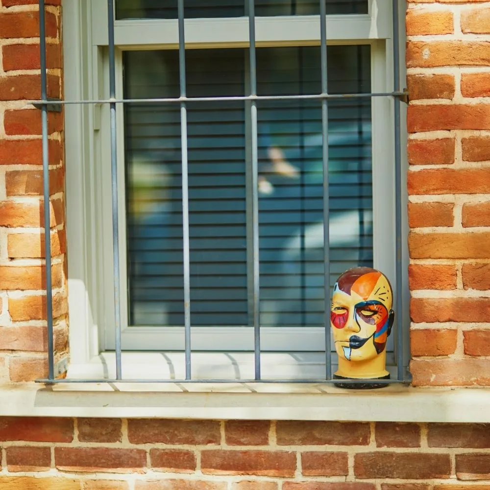 A window in Kuzguncuk – Colorido Tours