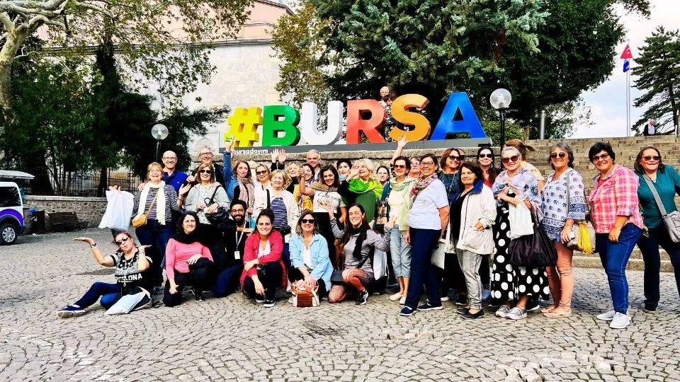 Group photo in the city of Bursa – Colorido Tours