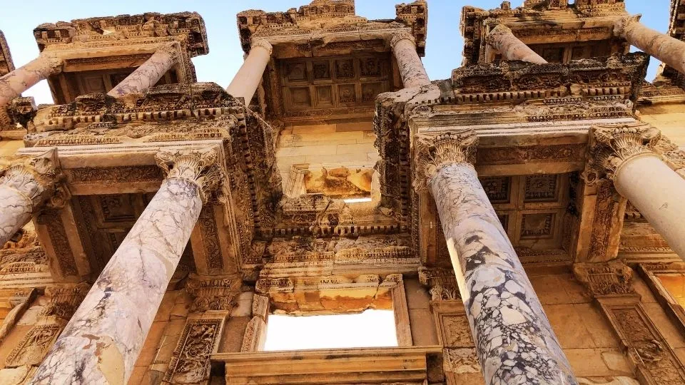 Columnas de la biblioteca de Celso, Éfeso – Colorido Tours