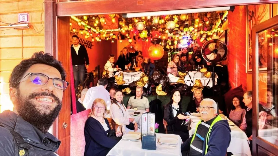Coloured lamps and the group at the bazaar – Colorido Tours