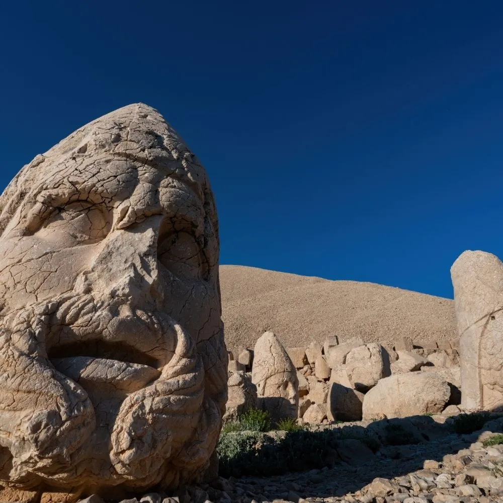 The summit of Mount Nemrut – Colorido Tours