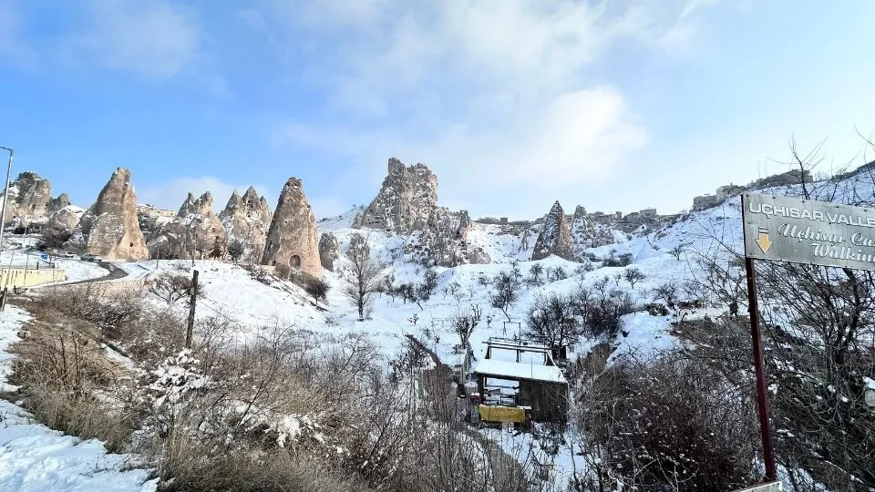 Capadocia nevada en invierno – Colorido Tours
