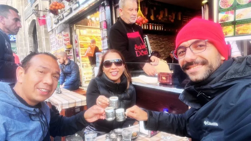 Drinking Turkish coffee with travelers – Colorido Tours