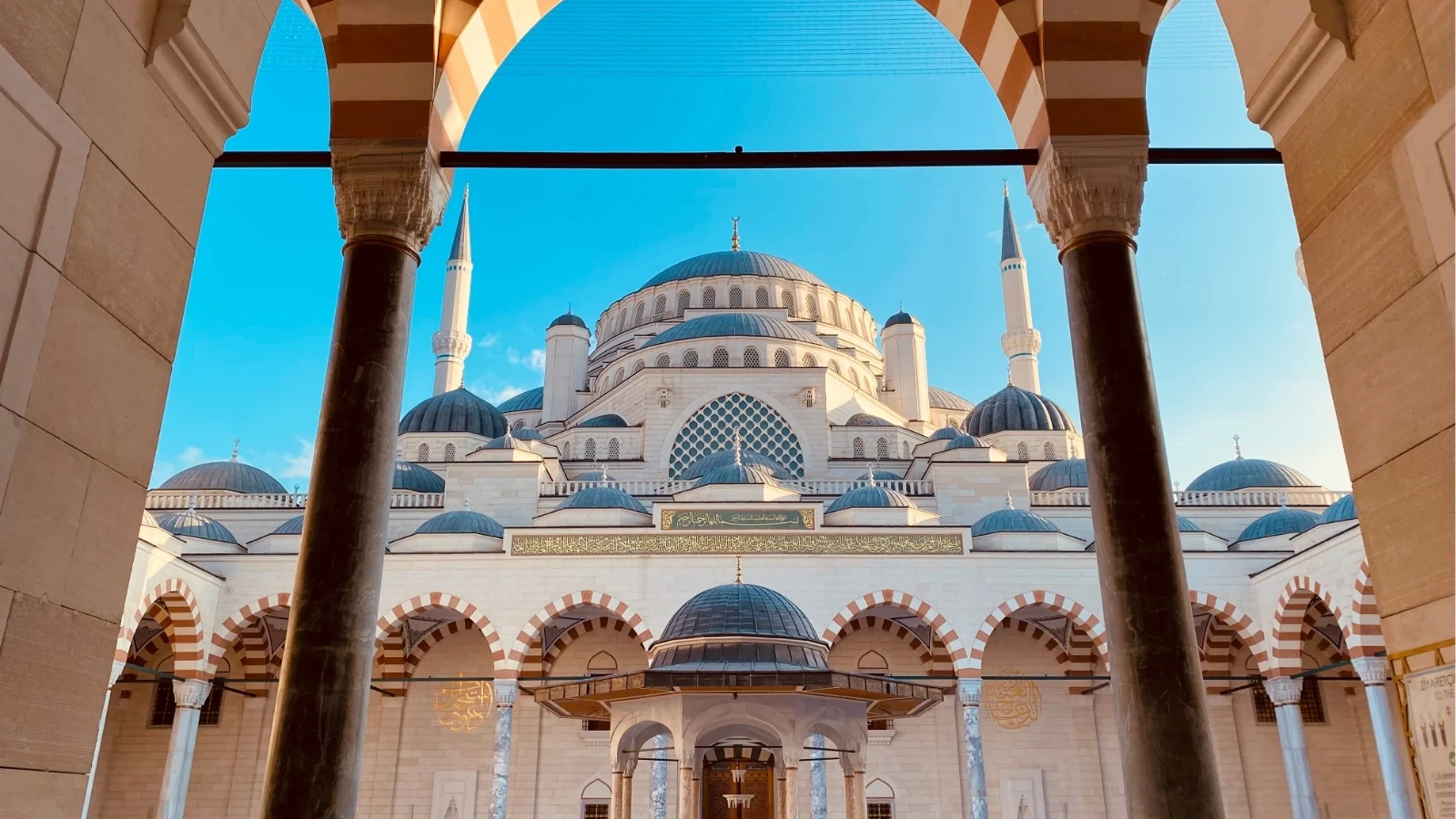 Turkey travel destination - Istanbul skyline